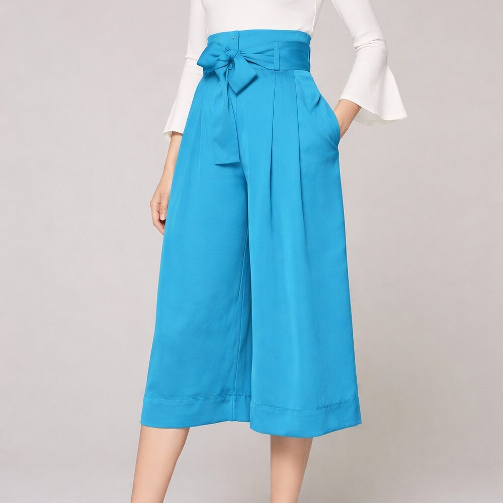Uterque blue pleated linen crop pants/ culotes/capri/bermuda shorts Sz S/26